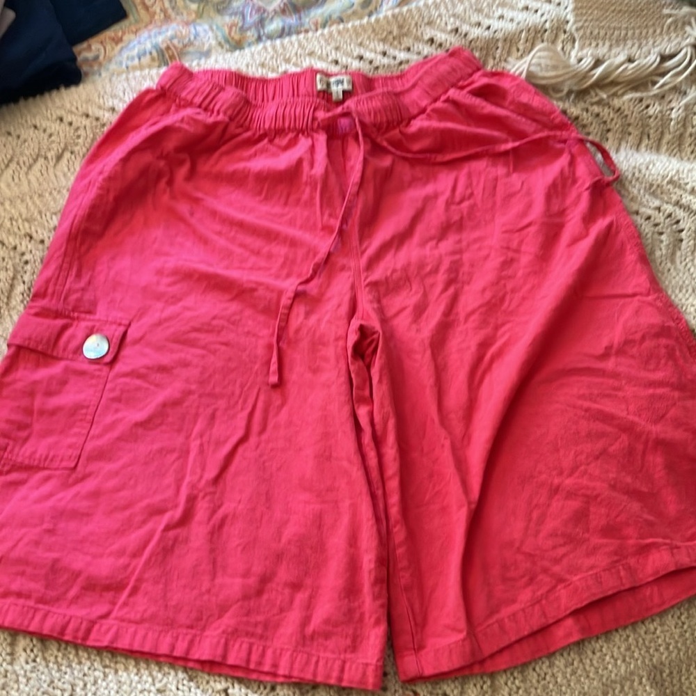 Relaxed Fit Women's Bright Pink Bermuda Shorts with Cargo Pocket - Picture 4 of 7